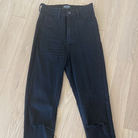 Zara black distressed knee high-rise jeans. Size US 2. - Picture 2 of 5